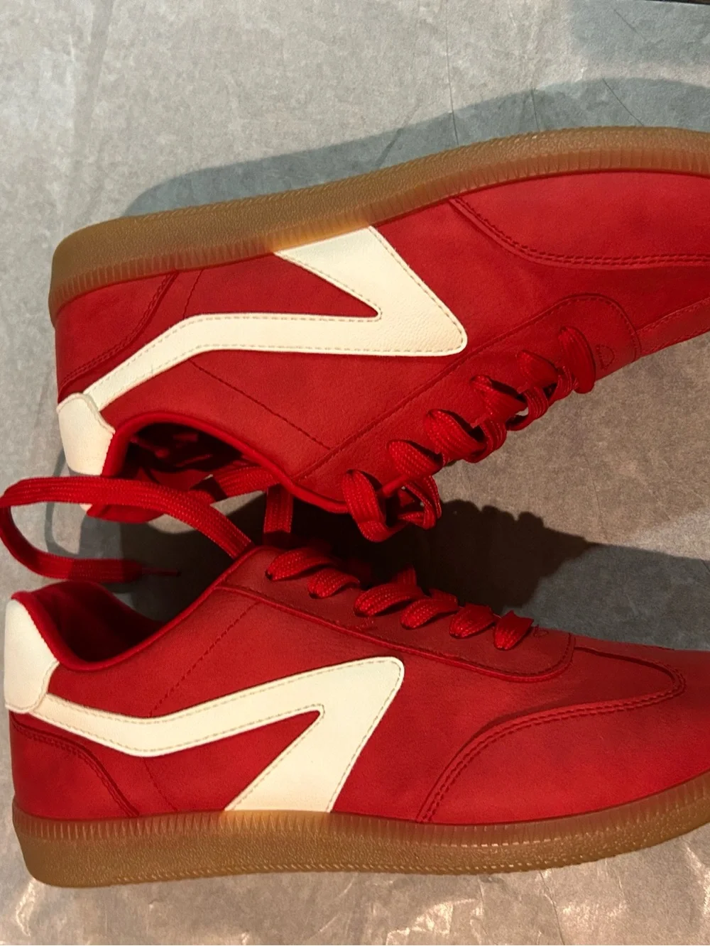GENUINE DV BY DOLCE VITA FASHION SNEAKERS